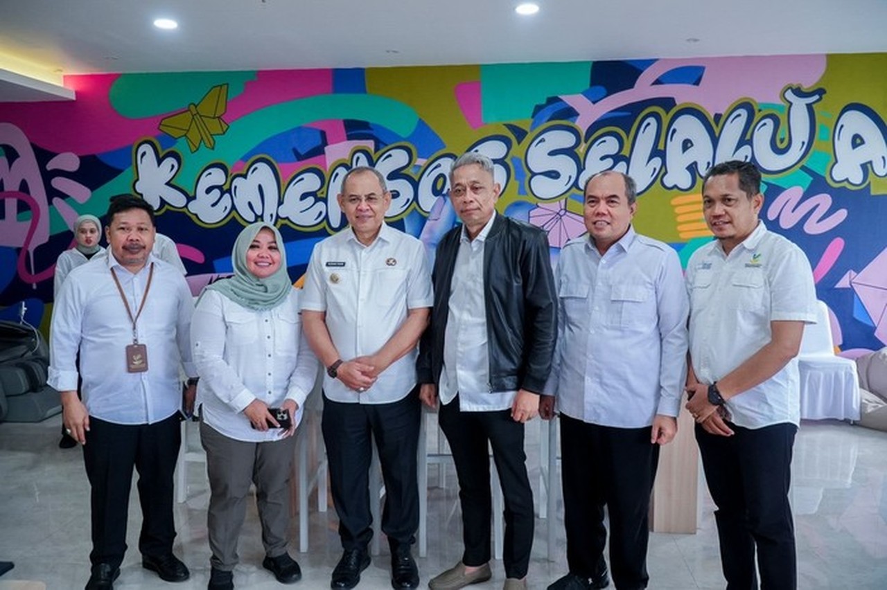 Wamensos Agus Jabo Bahas Program Prioritas Presiden: Sekolah Rakyat untuk Baubau, Aceh Besar, dan Sukamara Wamensos Agus Jabo Bahas Program Prioritas Presiden: Sekolah Rakyat untuk Baubau, Aceh Besar, dan Sukamara