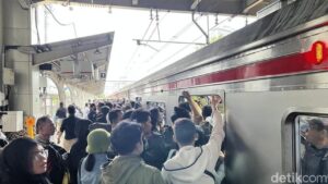 Anker KRL Green Line Keluhkan Desak-desakan Tiap Hari di Jam Sibuk