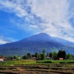 Cuaca Ekstrem dan Longsor, Pendakian Gunung Ciremai Ditutup Hingga Maret 2026