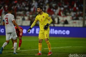 Deretan Pemain Berdarah Indonesia yang Pernah Bela Ajax, Maarten Paes Berikutnya?