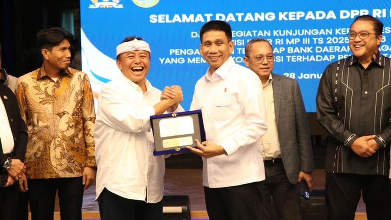 Wamendagri Wiyagus: BUMD Kunci Genjot Perekonomian Daerah dan Pelayanan Publik Wamendagri Wiyagus: BUMD Kunci Genjot Perekonomian Daerah dan Pelayanan Publik