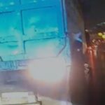 Truk Pecah Ban di MT Haryono Jaksel Arah Cawang, Pengendara Diimbau Waspada