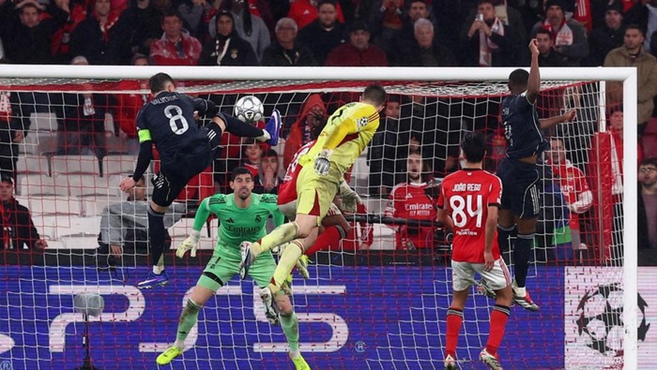 Kiper Anatoliy Trubin Cetak Gol Penentu, Benfica Lolos Dramatis ke Playoff Liga Champions Kiper Anatoliy Trubin Cetak Gol Penentu, Benfica Lolos Dramatis ke Playoff Liga Champions