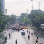 Banjir di Jalan DI Pandjaitan Jakarta Timur Surut, Lalin ke Sunter Masih Macet Parah