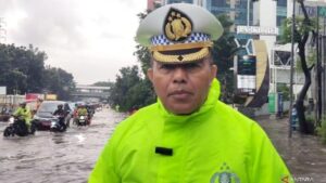 Banjir 50 Cm di Jalan DI Panjaitan, Contraflow Motor Diberlakukan untuk Urai Macet