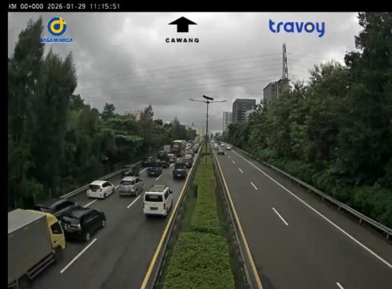 Arus Kendaraan dari Cikampek dan Jagorawi Tumpah Ruah, Lalin Cawang Terjebak Kemacetan Parah Arus Kendaraan dari Cikampek dan Jagorawi Tumpah Ruah, Lalin Cawang Terjebak Kemacetan Parah