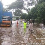 Jalan Daan Mogot Terendam Banjir 60 Cm, Kendaraan Roda Dua Terjebak