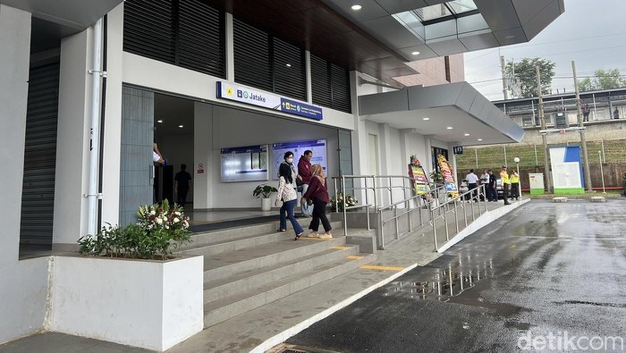 Stasiun KRL Jatake Beroperasi, Warga: Rasanya Seperti Hidup di Atas Awan Stasiun KRL Jatake Beroperasi, Warga: Rasanya Seperti Hidup di Atas Awan