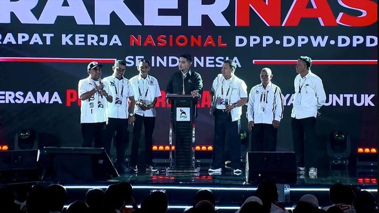 Kaesang Pangarep Bagikan KTA Emas PSI, Tekankan Kelengkapan Struktur Hingga Tingkat Terbawah