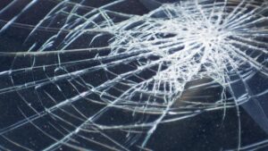 Mobil SUV Ugal-ugalan Seruduk Pemotor di Menteng, Korban Alami Luka Kaki