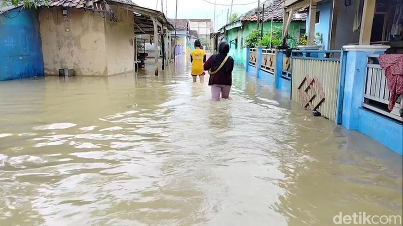 Banjir Subang Meluas ke 8 Kecamatan, 8.000 Warga Terpaksa Mengungsi Akibat Hujan Deras Banjir Subang Meluas ke 8 Kecamatan, 8.000 Warga Terpaksa Mengungsi Akibat Hujan Deras