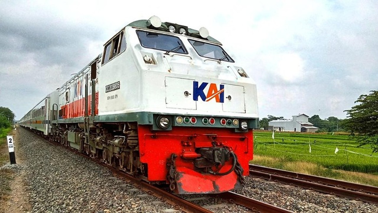 Penumpang KAI Siram Jalan dengan Jet Shower Toilet, PT KAI Beri Teguran Keras Penumpang KAI Siram Jalan dengan Jet Shower Toilet, PT KAI Beri Teguran Keras