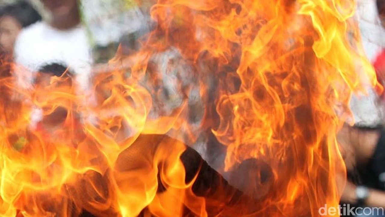 Kebakaran Rumah Mewah di Tanjung Barat Jaksel, Satu Warga Meninggal Dunia