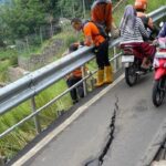 Jalan Khusus Motor di Batutulis Bogor Retak dan Turun Akibat Hujan Deras