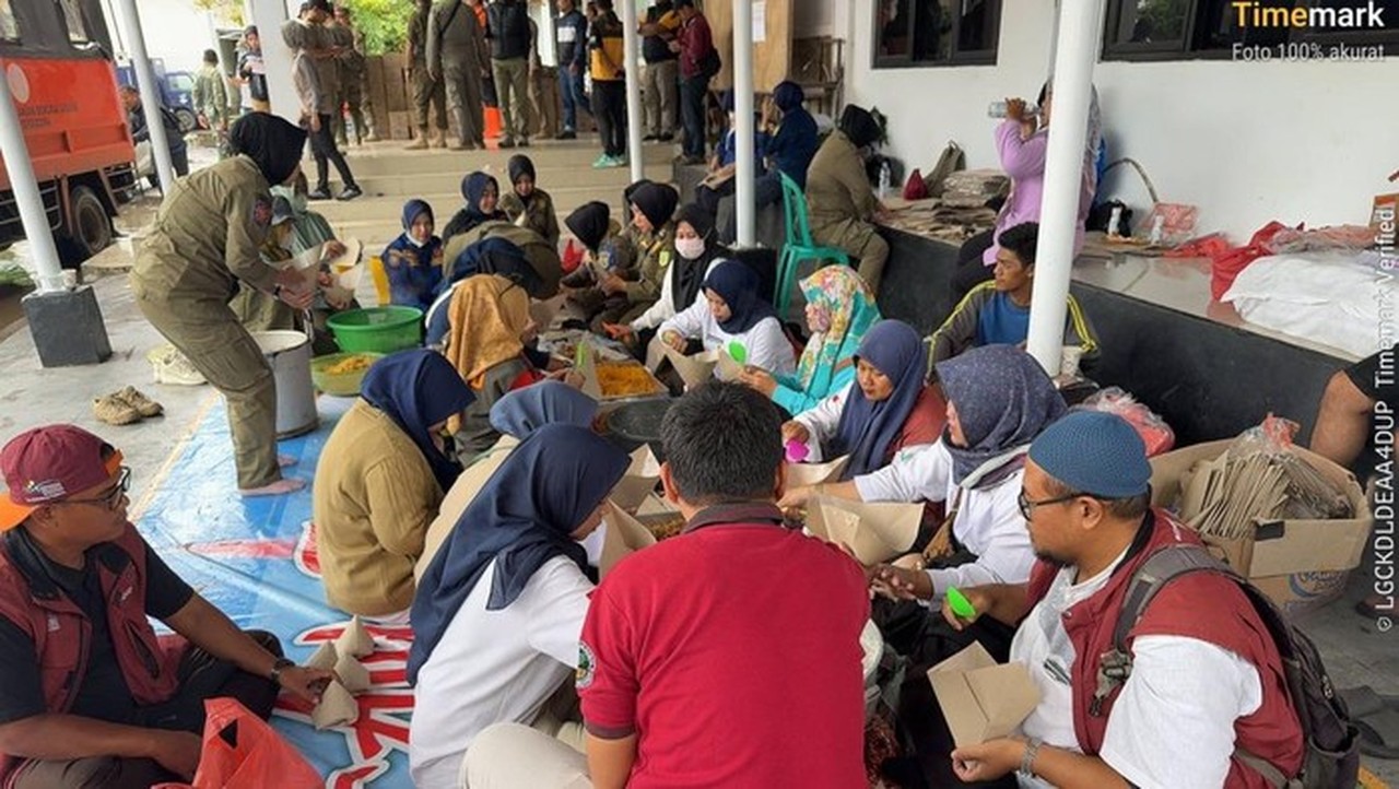 Kemensos Salurkan Ribuan Paket Bantuan untuk Korban Banjir Subang, Status Tanggap Darurat Diberlakukan