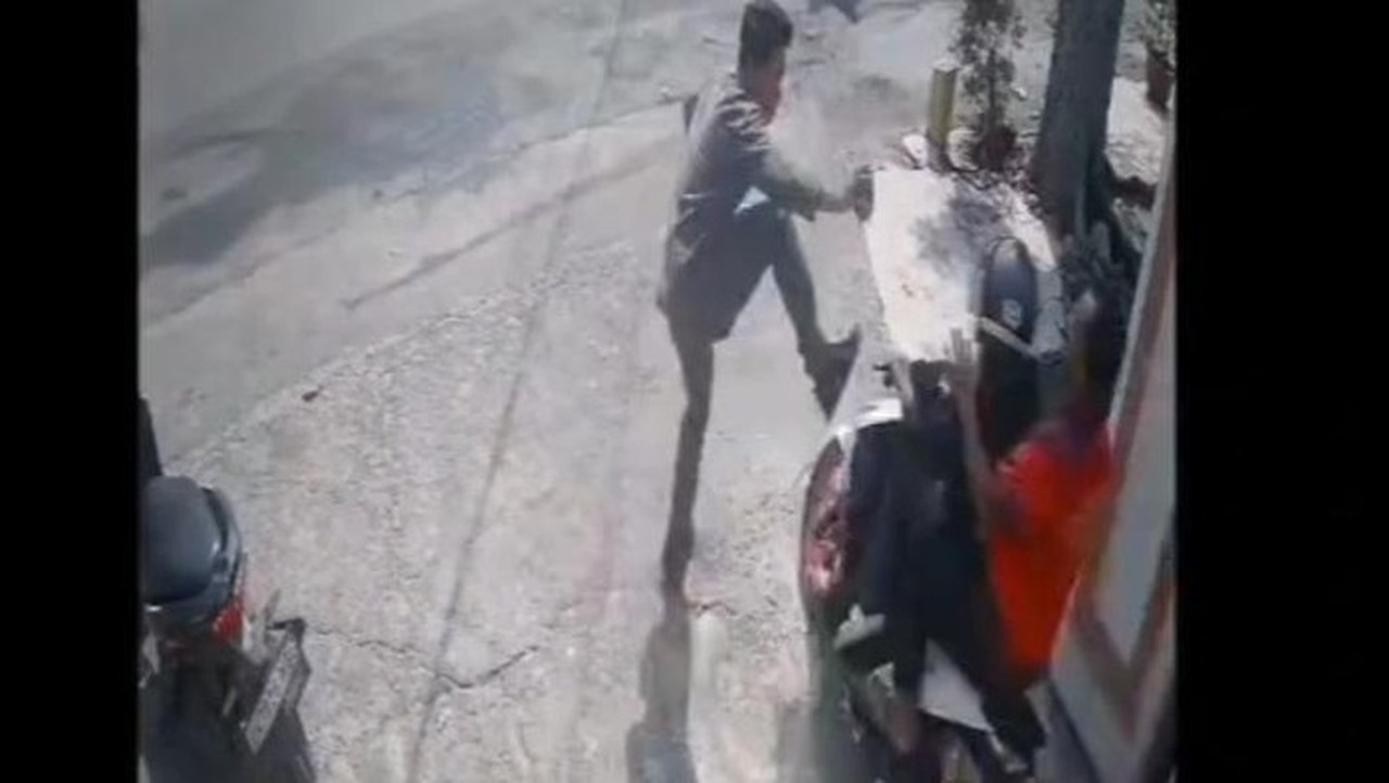 Terdakwa Narkoba Tuntutan Mati Kabur dari PN Lubuk Pakam Dibonceng Motor Terdakwa Narkoba Tuntutan Mati Kabur dari PN Lubuk Pakam Dibonceng Motor