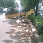 Pecah Ban, Truk Terguling di Cempaka Putih Jakarta Pusat, Dua Penumpang Terluka