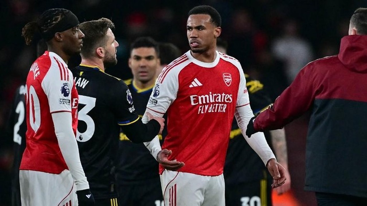 Gabriel Magalhaes Dihujat Netizen Usai Tolak Salaman dengan Harry Maguire