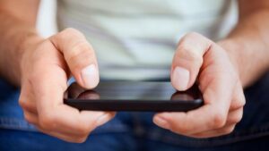 Disdik Banten Larang Siswa dan Guru Bawa HP ke Sekolah, Ini Alasannya