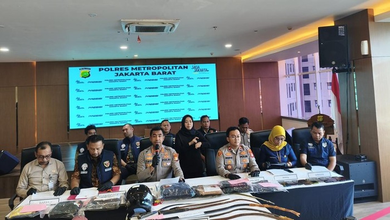 Tawuran Maut di Kebon Jeruk Tewaskan Pelajar, 10 Terduga Pelaku Diamankan Polisi Tawuran Maut di Kebon Jeruk Tewaskan Pelajar, 10 Terduga Pelaku Diamankan Polisi
