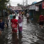 Banjir Jakarta Malam Ini: 30 RT Terendam, Ketinggian Air Capai 1,4 Meter