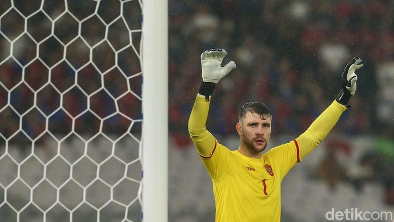 Ajax Amsterdam Resmi Rekrut Maarten Paes, Kiper Timnas Indonesia Dinilai Spesial