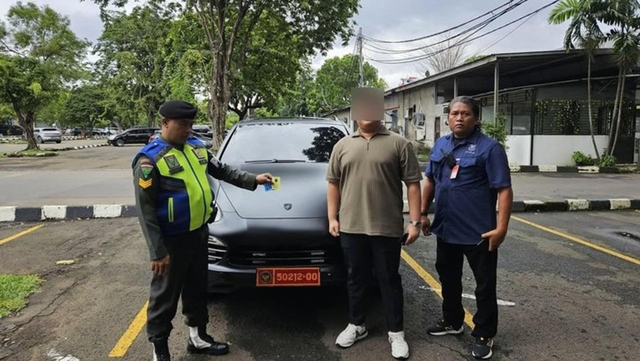 Terungkap! Porsche Cayenne Berpelat Dinas Kemhan Ternyata Palsu, Pengemudi Akui Dapat dari Orang Tua
