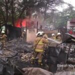 Rumah dan Lapak Semi Permanen di Cengkareng Ludes Terbakar Akibat Korsleting Listrik