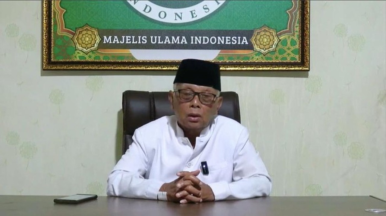Ketum MUI KH Anwar Iskandar Dukung Penuh Polri di Bawah Presiden: Manfaatnya Terasa Ketum MUI KH Anwar Iskandar Dukung Penuh Polri di Bawah Presiden: Manfaatnya Terasa