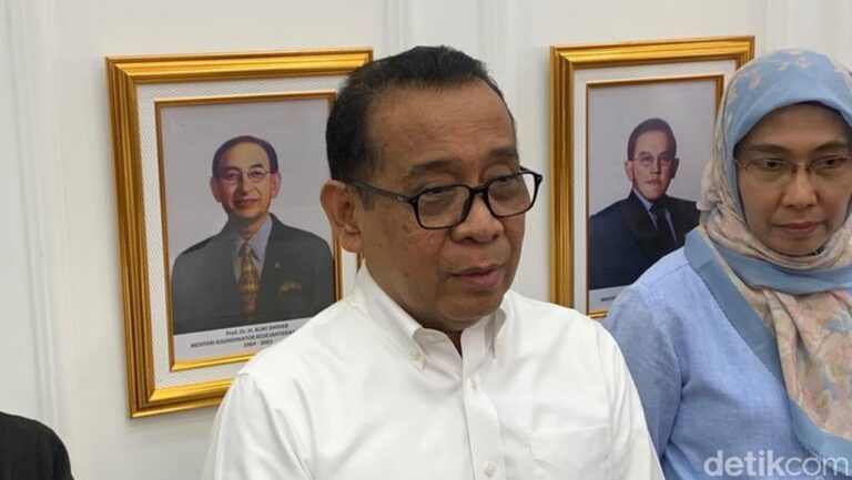 Pratikno Tegaskan Tak Mundur dari Menko PMK, Bantah Isu Reshuffle Kabinet Pratikno Tegaskan Tak Mundur dari Menko PMK, Bantah Isu Reshuffle Kabinet