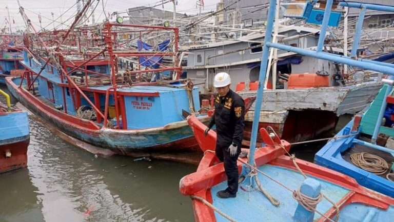 Ditpolairud Polda Metro Pastikan Lalu Lintas Kapal di Muara Angke Terkendali Penuh