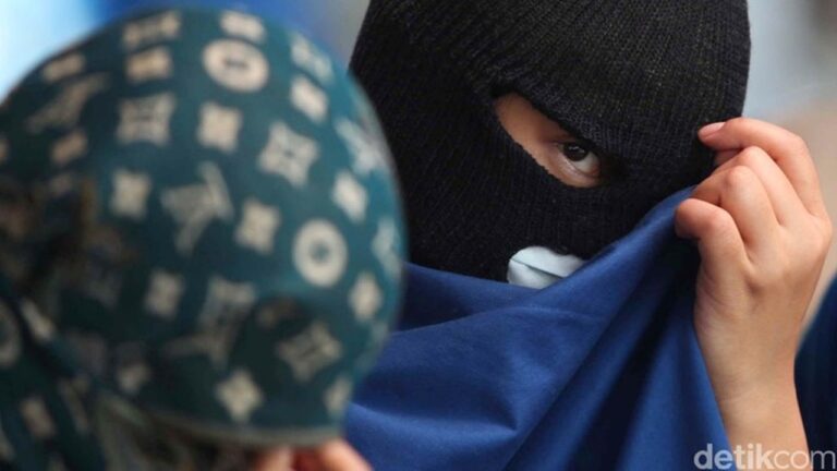 Pura-pura Beli Ayam Goreng, Pria di Tangsel Curi HP dan Tablet Penjual Pura-pura Beli Ayam Goreng, Pria di Tangsel Curi HP dan Tablet Penjual