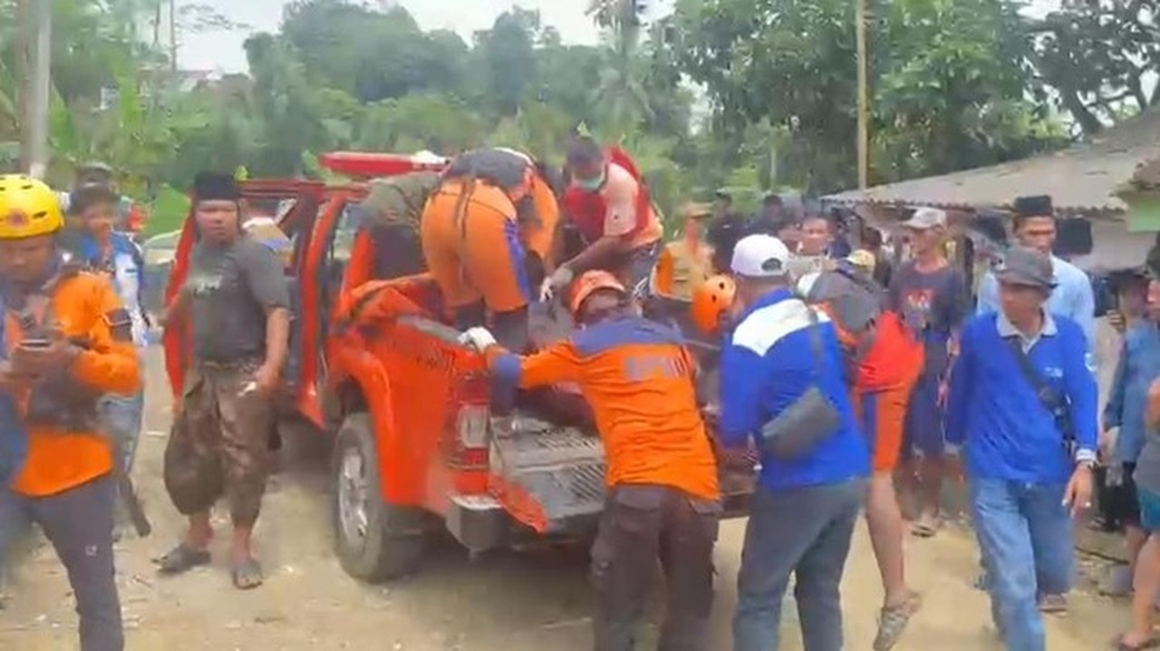 Lansia Ikna Tenggelam Saat Seberangi Sungai Ciujung Pakai Batang Pisang, Ditemukan Tewas Lansia Ikna Tenggelam Saat Seberangi Sungai Ciujung Pakai Batang Pisang, Ditemukan Tewas
