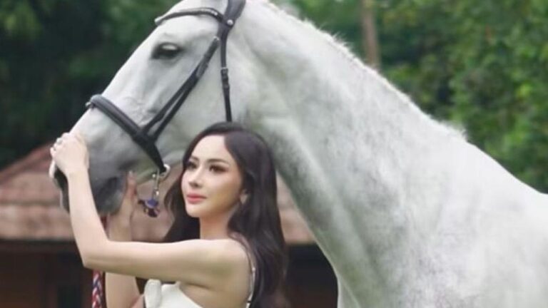 Apris Devita Tegaskan Guntur Triyoga Tak Pernah Menikah dengan Delia Yasmine Apris Devita Tegaskan Guntur Triyoga Tak Pernah Menikah dengan Delia Yasmine