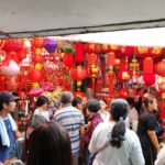 Jelang Imlek 2026, Glodok Dibanjiri Pembeli Pernak-pernik Merah dan Emas