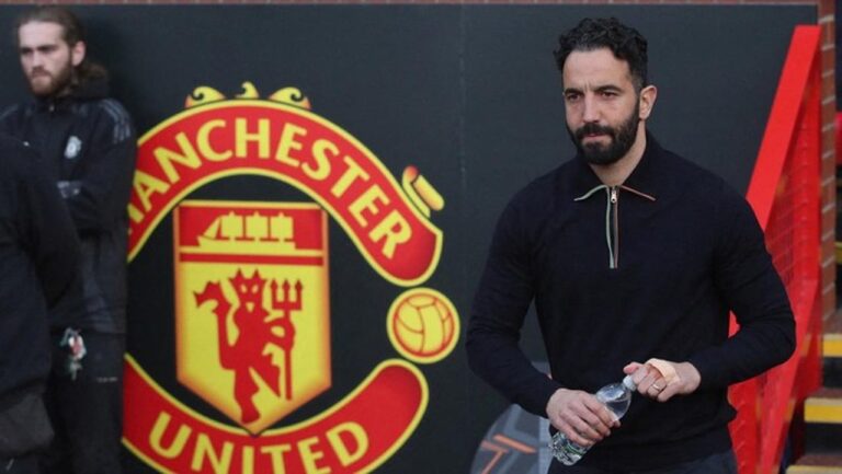 Ruben Amorim Dipecat MU: Keputusan Penempatan Bruno Fernandes dan Kobbie Mainoo Jadi Sorotan Ruben Amorim Dipecat MU: Keputusan Penempatan Bruno Fernandes dan Kobbie Mainoo Jadi Sorotan