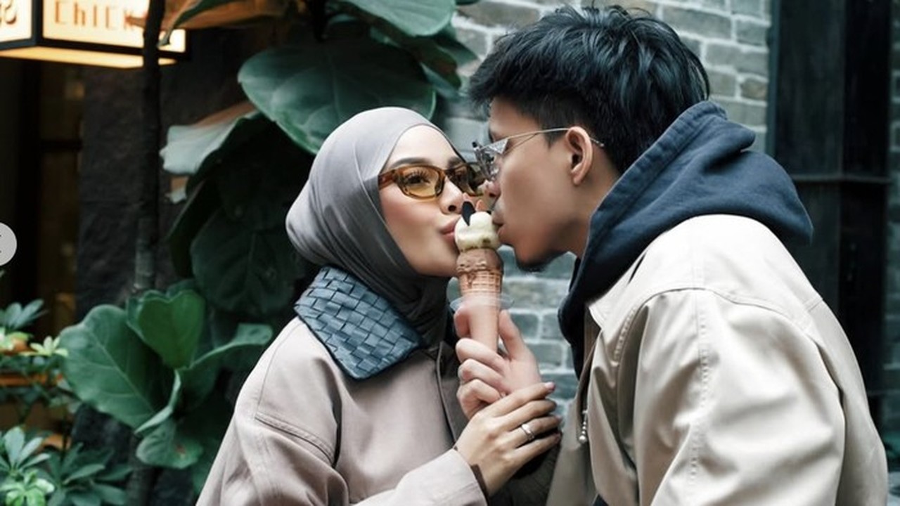 Atta Halilintar Bantah Isu Keluarga Gen Halilintar Cuek pada Aurel Hermansyah Atta Halilintar Bantah Isu Keluarga Gen Halilintar Cuek pada Aurel Hermansyah