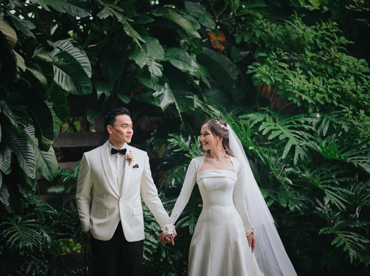 Evelina Tan dan Ivan Kabul Resmi Menikah, Ungkap Momen Haru dan Impian Pernikahan Terwujud Evelina Tan dan Ivan Kabul Resmi Menikah, Ungkap Momen Haru dan Impian Pernikahan Terwujud