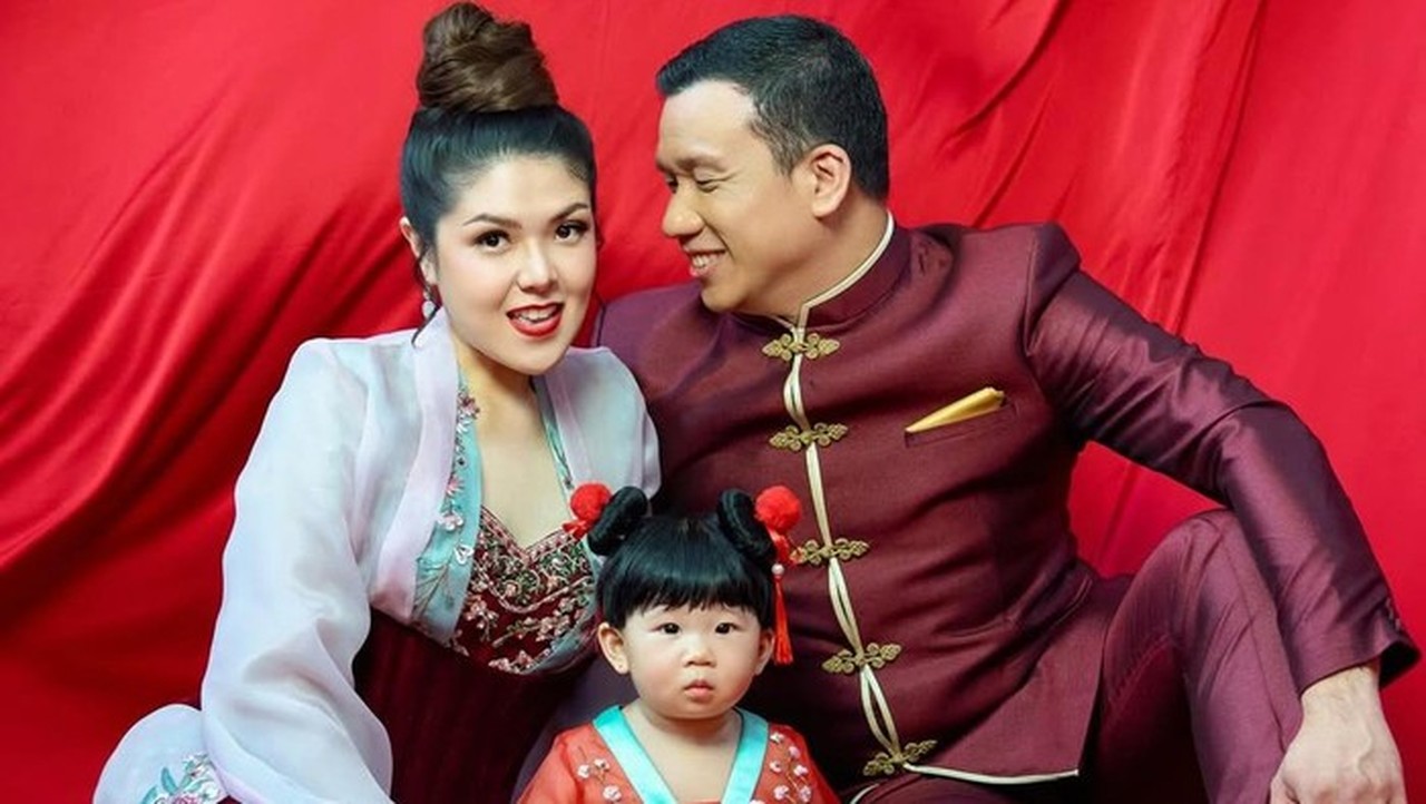 Tina Toon Perdana Perkenalkan Putri Cantik Bernama Megan di Momen Imlek 2026