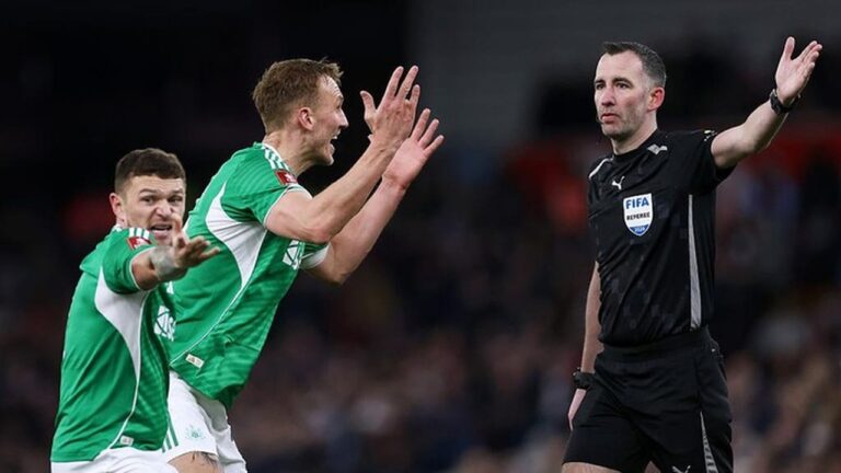 Wasit Piala FA Diistirahatkan Setelah Buat Sejumlah Keputusan Kontroversial di Laga Newcastle vs Aston Villa Wasit Piala FA Diistirahatkan Setelah Buat Sejumlah Keputusan Kontroversial di Laga Newcastle vs Aston Villa