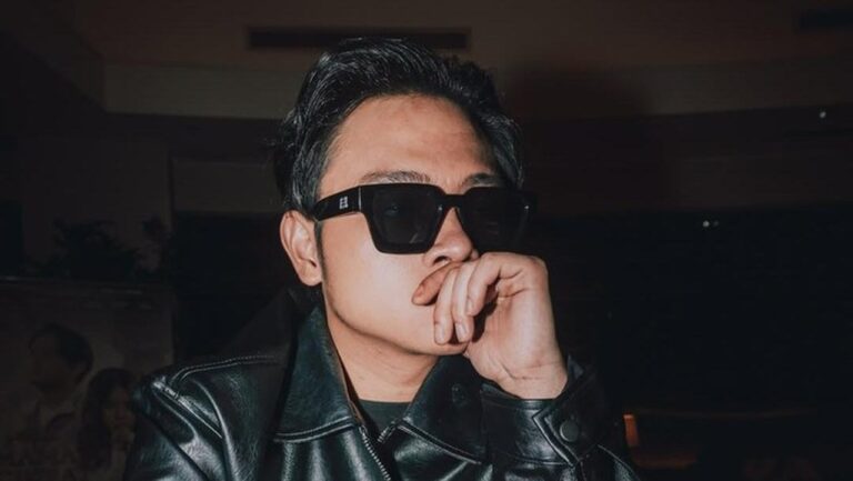 Aldy Maldini Akui Terpuruk Akibat Tipu Fans, Kini Bangkit Berkarier Lewat Film Aldy Maldini Akui Terpuruk Akibat Tipu Fans, Kini Bangkit Berkarier Lewat Film