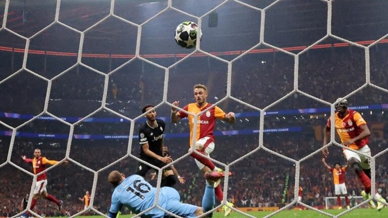 Juventus Takluk 2-5 dari Galatasaray, Pertahanan Rapuh Jadi Sorotan Utama Juventus Takluk 2-5 dari Galatasaray, Pertahanan Rapuh Jadi Sorotan Utama