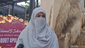 Umi Pipik Pilih Tarawih di Rumah, Akui Rutinitas Sahur dan Buka Puasa Tetap Dijalani