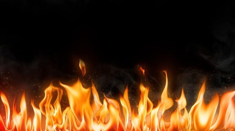 Kebakaran Gudang Tekstil Cipadu Tangsel: 12 Unit Damkar Berjibaku Padamkan Api Kebakaran Gudang Tekstil Cipadu Tangsel: 12 Unit Damkar Berjibaku Padamkan Api