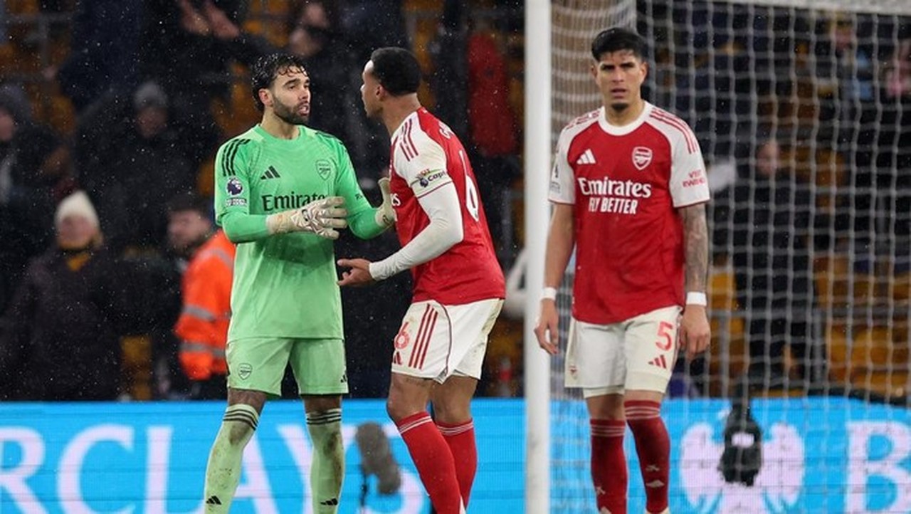 Arsenal Terpeleset Lagi, Paul Merson Ingatkan: Jangan Main ‘Gigi Dua’ Jika Ingin Juara