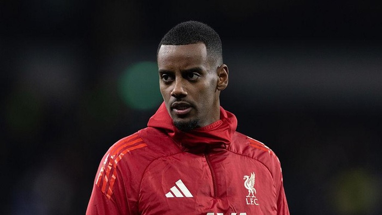 Alexander Isak Kembali Berlatih, Arne Slot Perkirakan Absen Hingga April