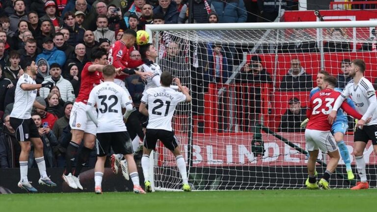 Casemiro Cetak Gol, Manchester United Ungguli Fulham 1-0 di Babak Pertama Casemiro Cetak Gol, Manchester United Ungguli Fulham 1-0 di Babak Pertama