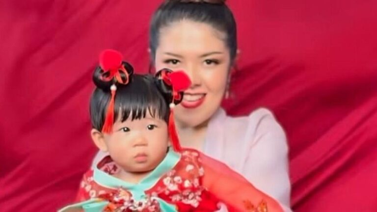 Tina Toon Ungkap Alasan Baru Perkenalkan Putri Pertamanya Setelah Usia 1 Tahun Lebih Tina Toon Ungkap Alasan Baru Perkenalkan Putri Pertamanya Setelah Usia 1 Tahun Lebih