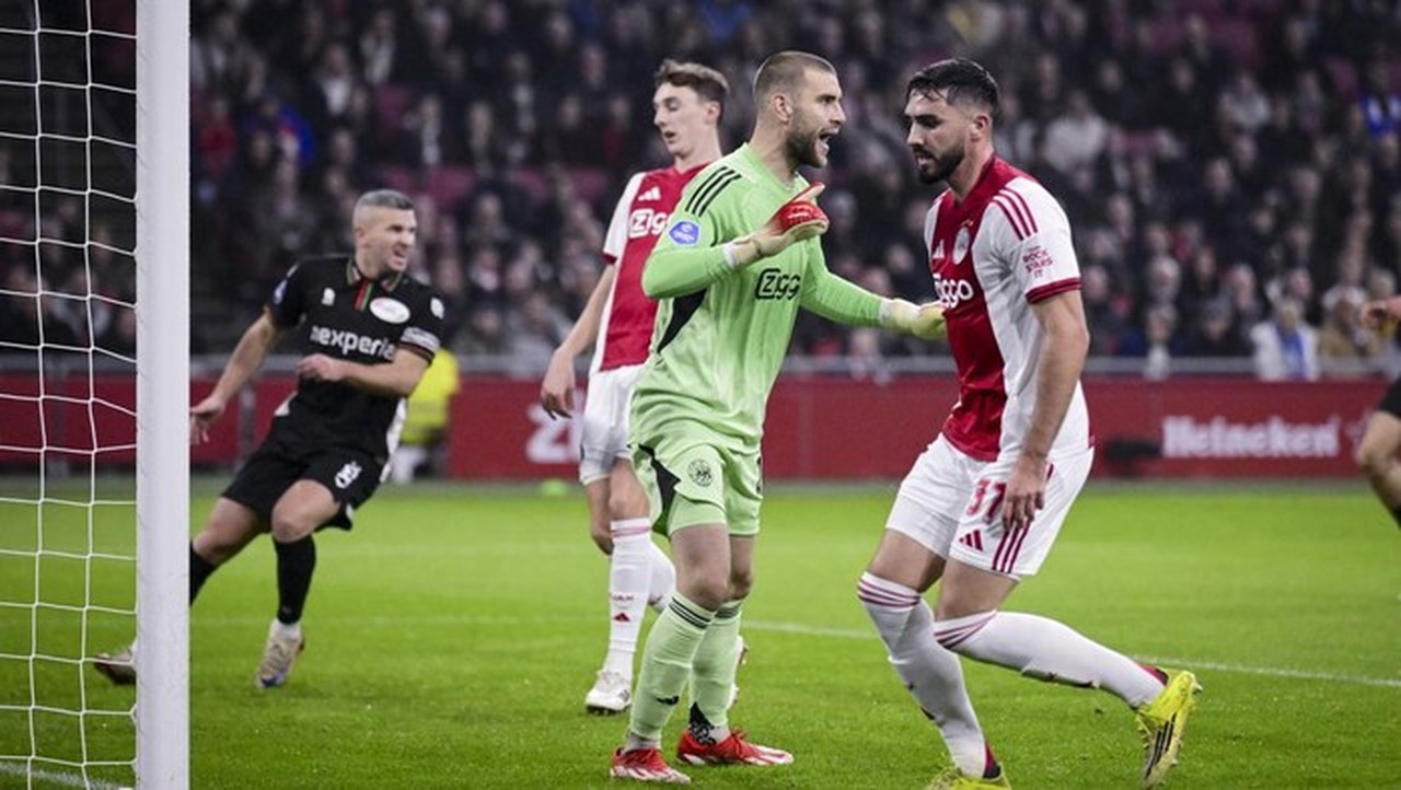 Debut Maarten Paes Berujung Imbang 1-1 Ajax Amsterdam Kontra NEC di Eredivisie Debut Maarten Paes Berujung Imbang 1-1 Ajax Amsterdam Kontra NEC di Eredivisie