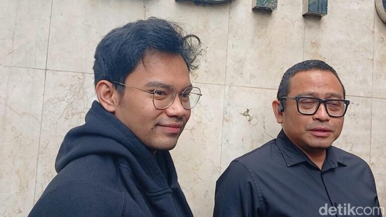 Insanul Fahmi Berupaya Damai dengan Istri Pertama, Wardatina Mawa, Meski Tak Dibalas Insanul Fahmi Berupaya Damai dengan Istri Pertama, Wardatina Mawa, Meski Tak Dibalas